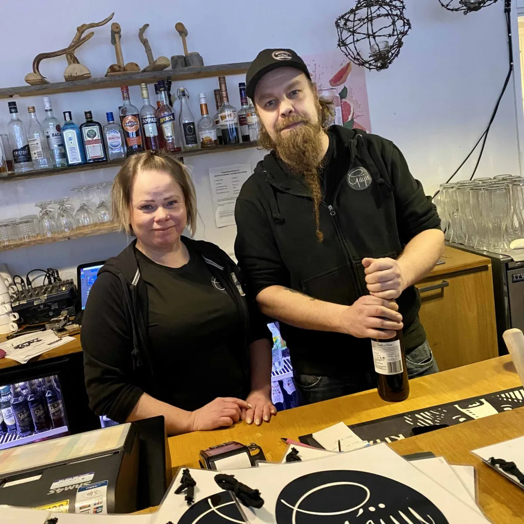 Ravintola Gaijun yrittäjät Tanja ja Lauri Liperissä Vaivion kylällä.