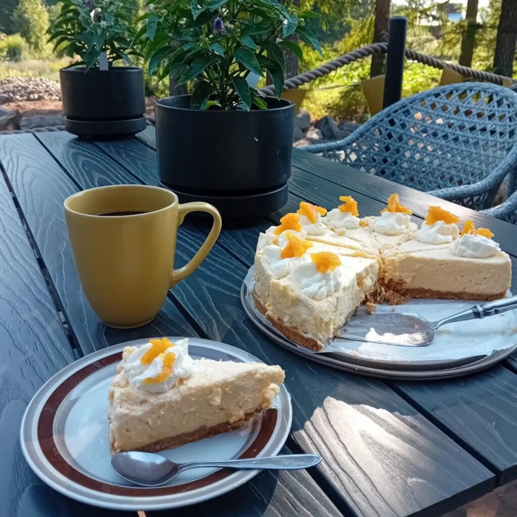 Puromäen puutarhan kesäkahvilassa Liperissä tarjotaan vain gluteenittomia herkkuja.