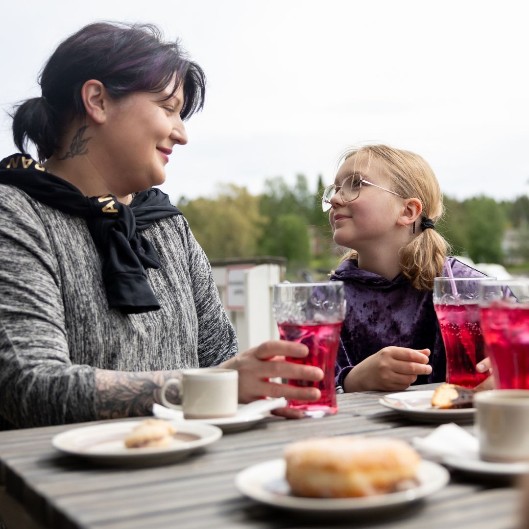 Kesä- ja tapah­tu­ma­ra­vin­to­la SUMMER — antaa ilon leimah­del­la