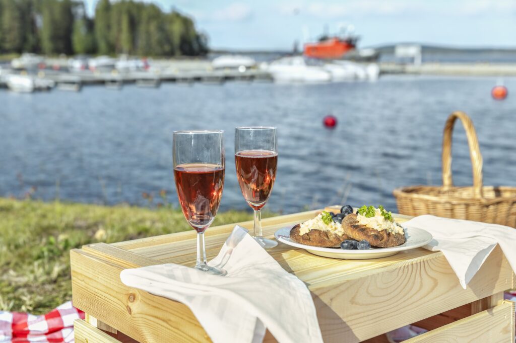 Karjalaiset retkieväät Heinäveden satamassa Pohjoisella Saimaalla.