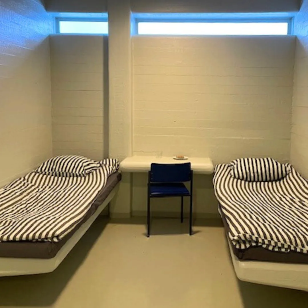 Karu mutta persoonallinen huonemajoitus entisessä putkassa ravintola Heinäkissan yhteydessä Heinävedellä Pohjoisella Saimaalla