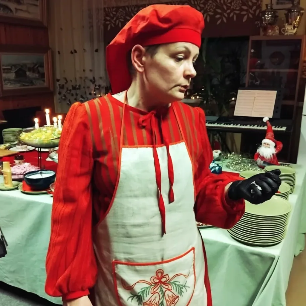 Pitopalvelu väkkärän yrittäjä Mirva pysähtyy hetkeksi keskellä joulukiireitä.